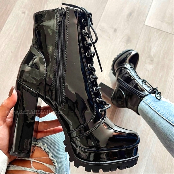 𝙇𝙖𝙨𝙩 𝙎𝙞𝙯 8.5🥇🖤Patent Lug Sole Lace Up Platform Boot - BLACK - Picture 16 of 16